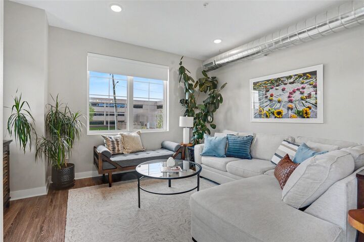 Property Photo:  450 SW 7th Street 209  IA 50309 