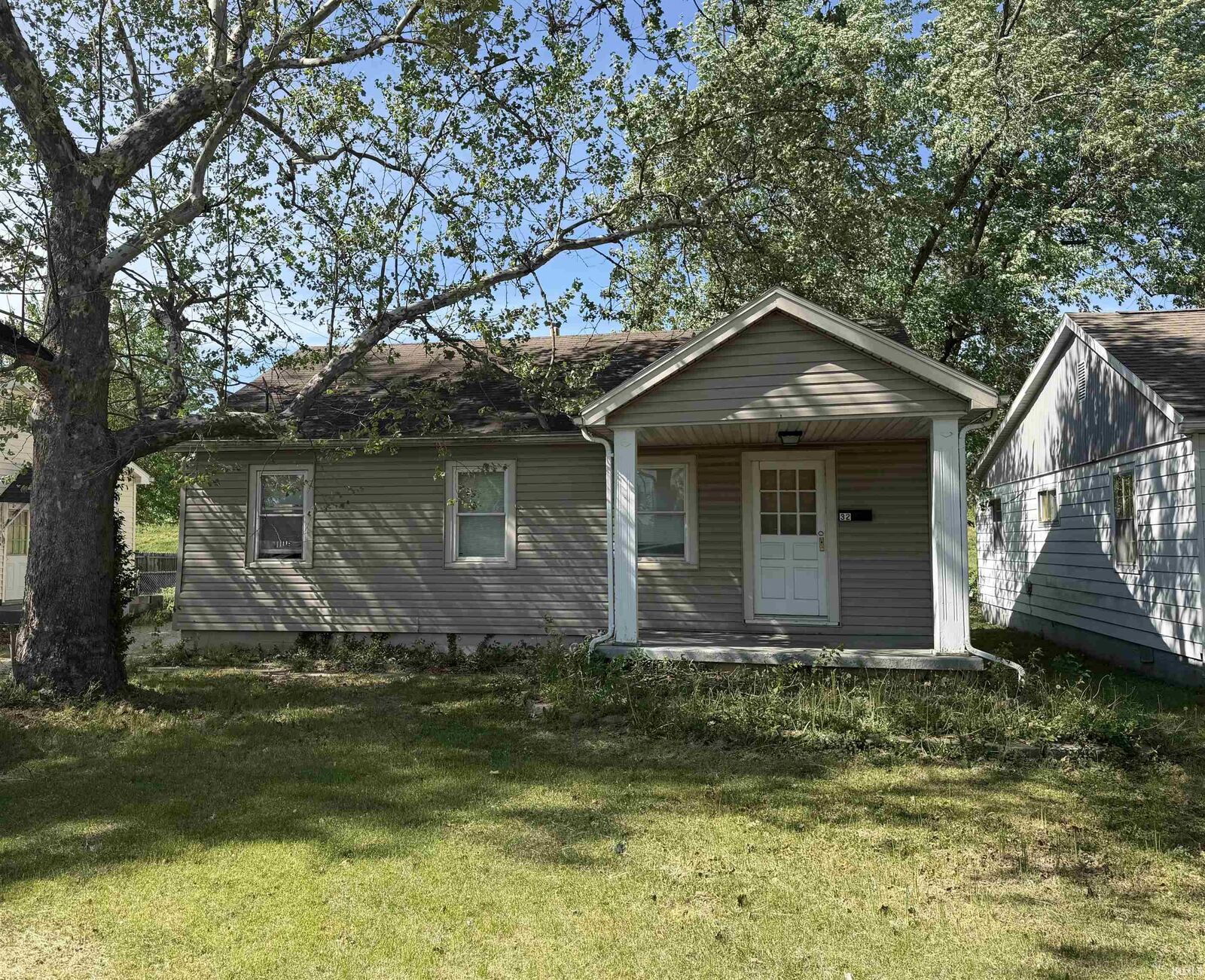 Property Photo:  32 Tulip Avenue  IN 47711 