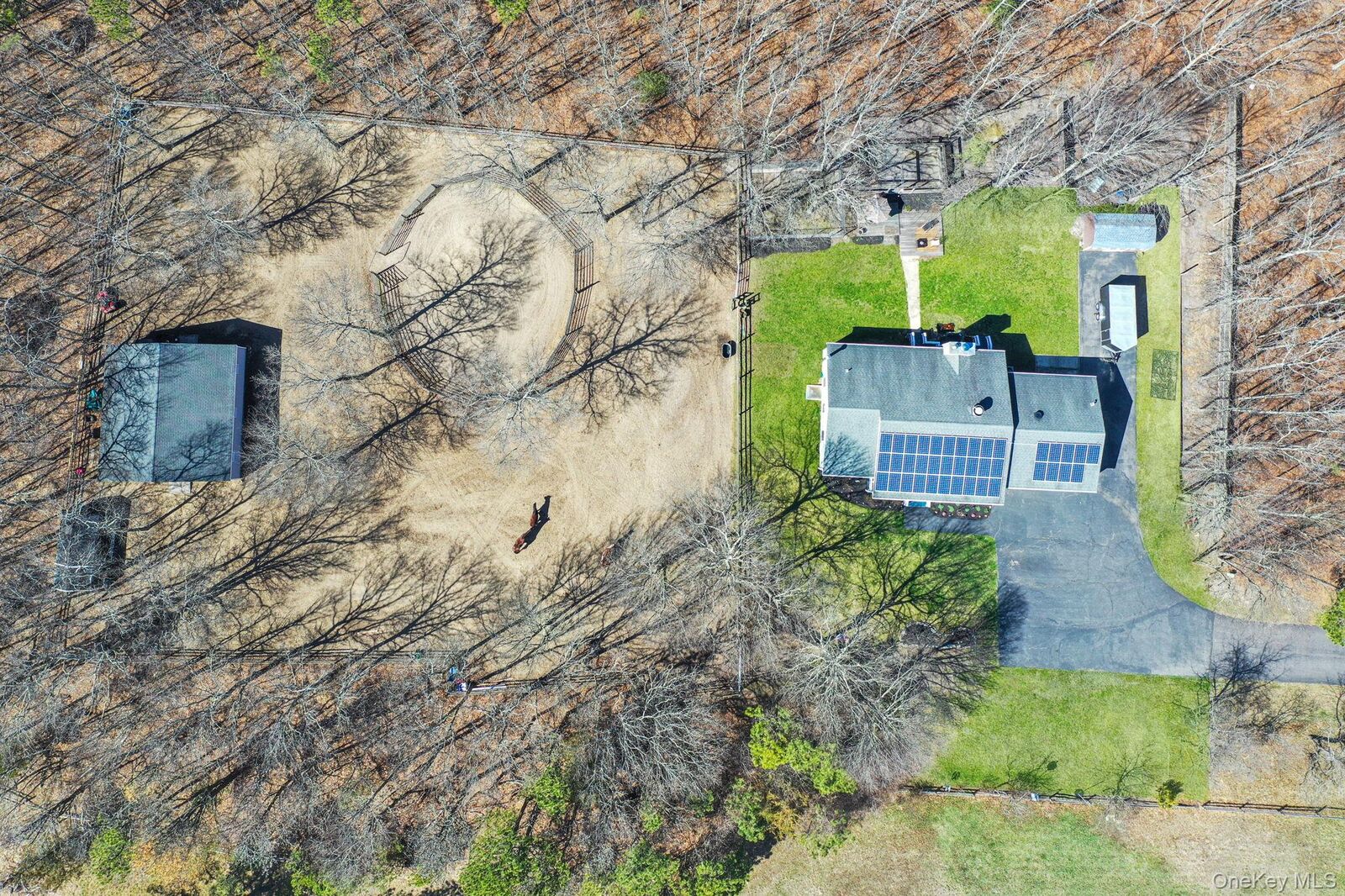 Property Photo:  168 Brookfield Avenue  NY 11934 
