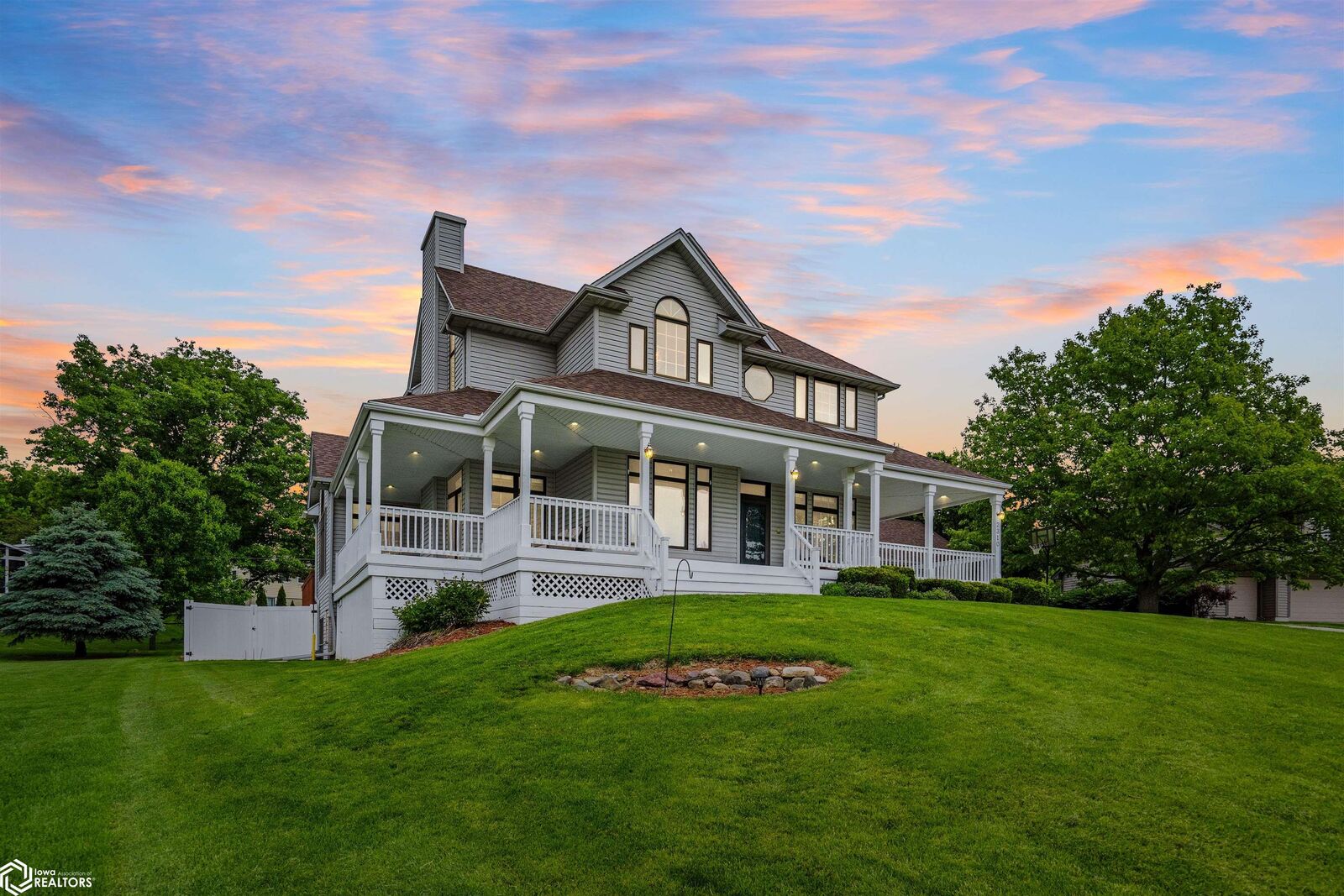 Property Photo:  2310 Knollway Drive  IA 50158 