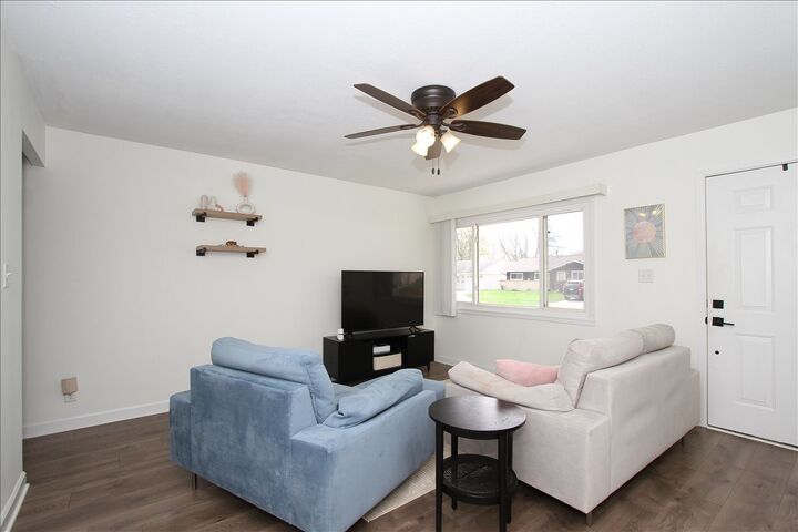 Property Photo:  814 Oriole Drive  IL 60107 