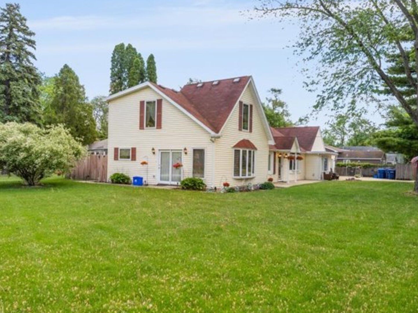 Property Photo:  125 Maple Court 1  IL 60134 