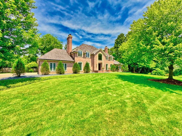 Property Photo:  560 Jacqulyn Lane  IL 60045 