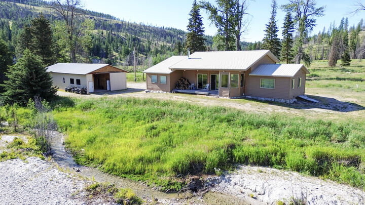 Property Photo: 333 Bonaparte Lake Rd WA 98855