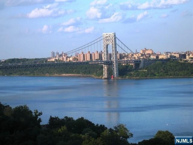 Property Photo:  3 Horizon Road 1418  NJ 07024 