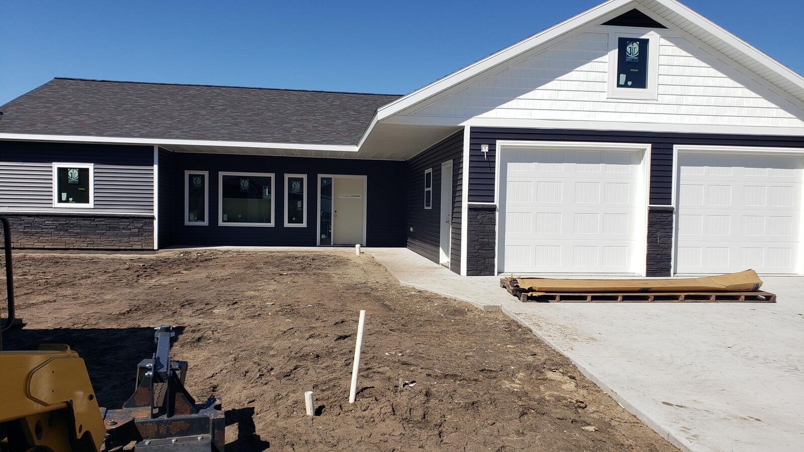 Property Photo:  1007 8th Avenue NE  MN 56573 