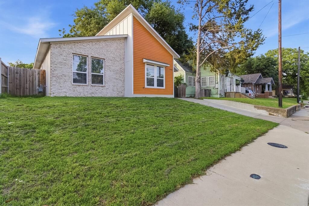 Property Photo:  2603 Pine Street  TX 75215 