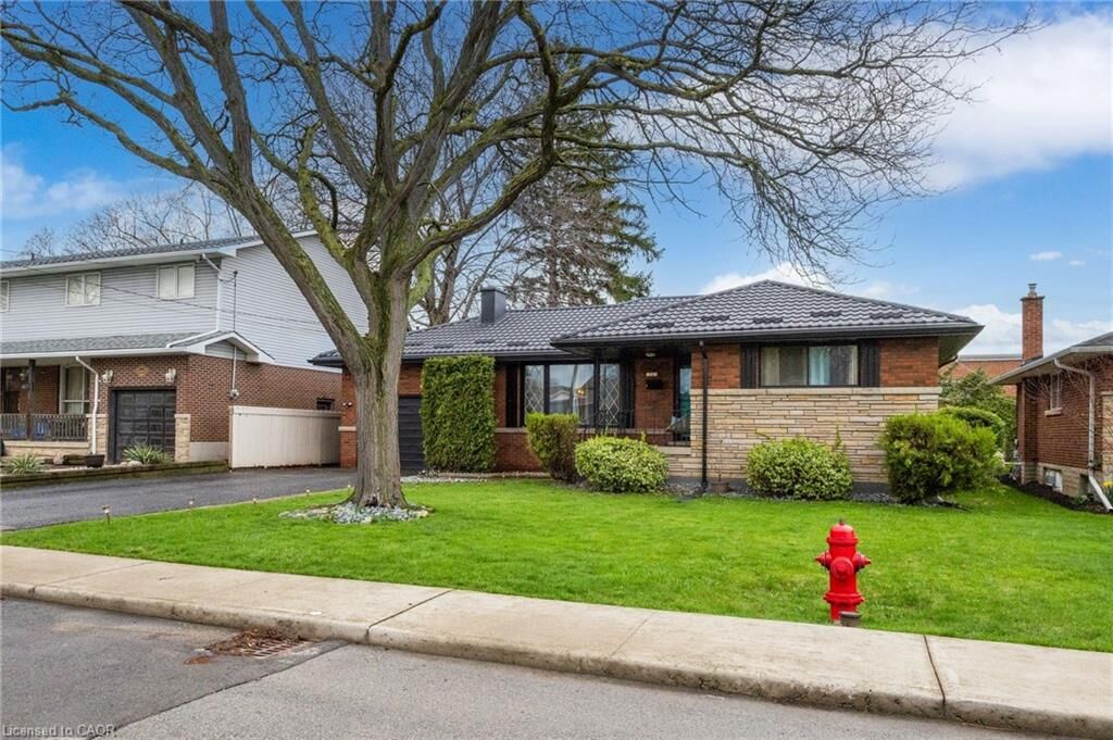 Property Photo:  32 Belair Drive  ON L9A 2Z4 