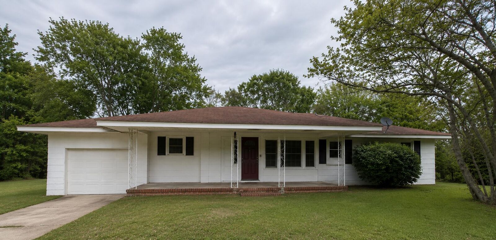 Property Photo:  600 Anacoco  LA 71446 