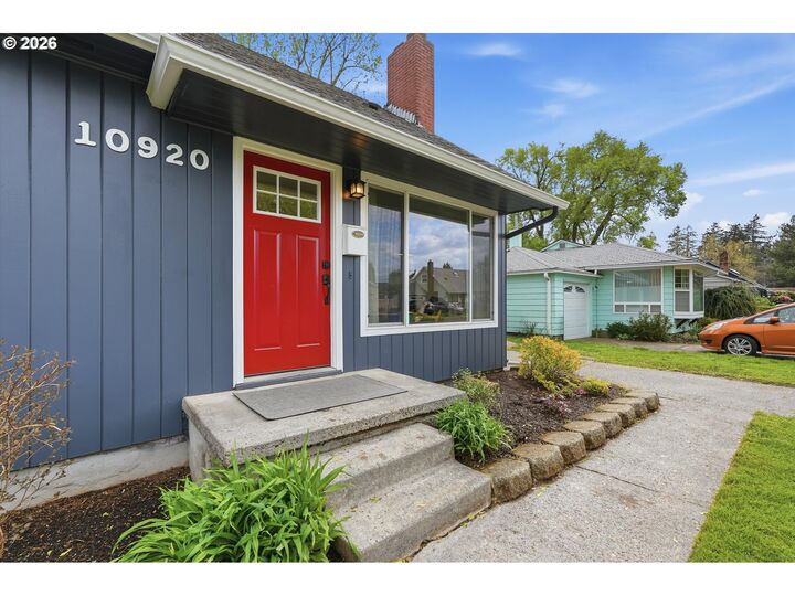 Property Photo:  10920 NE Hancock St  OR 97220 