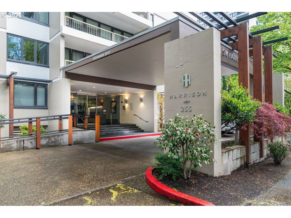 Property Photo: 255 SW Harrison St 5H OR 97201