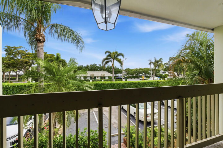 Property Photo:  6043 Bayview Drive 6043  FL 33308 