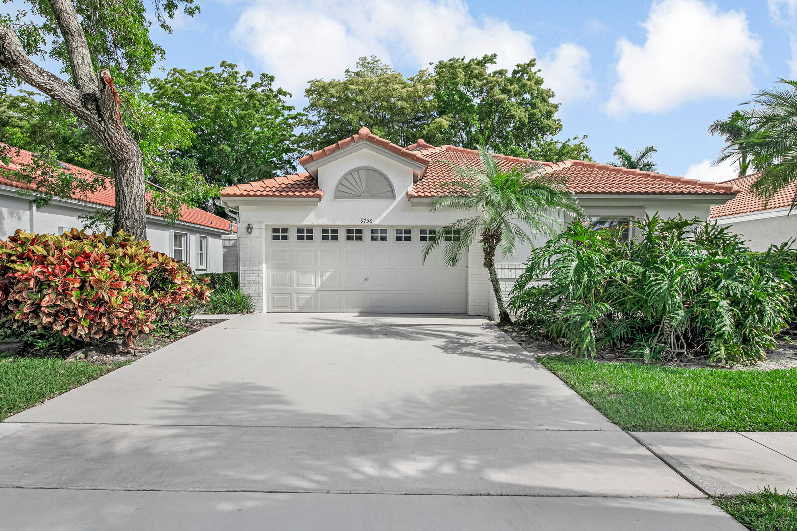 Property Photo: 9758 Harbour Lake Circle FL 33437