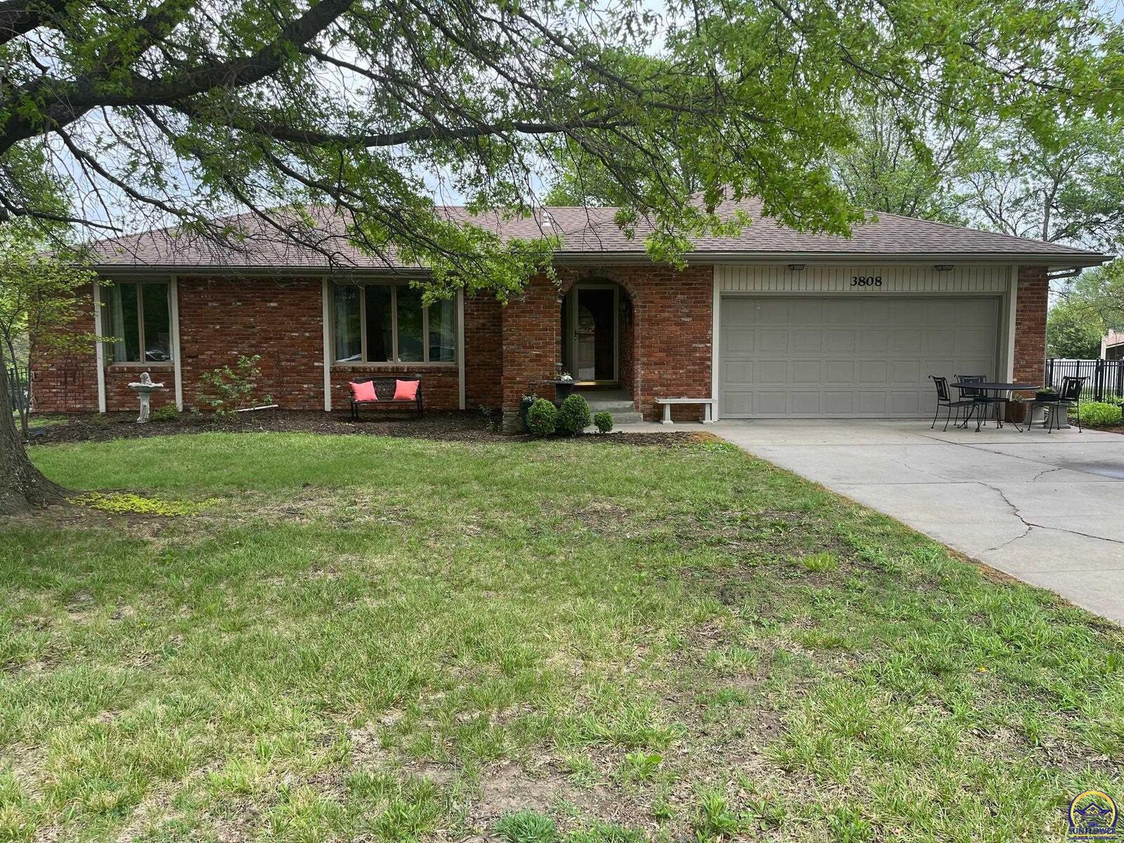 Property Photo:  3808 SW Canterbury Town Rd  KS 66610 