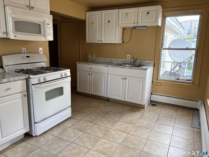 Property Photo:  42 Elliott Street  CT 06519 