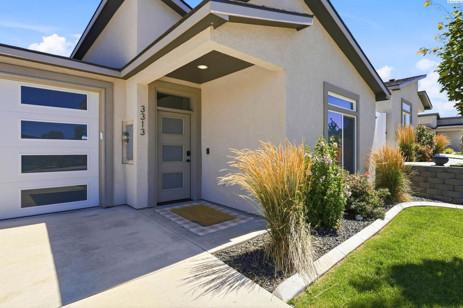 Property Photo: 3313 S Nelson Pl WA 99338