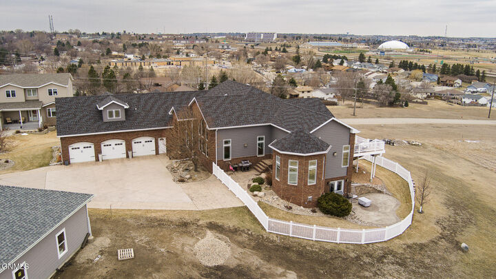 Property Photo:  1916 Harding Place  ND 58501 