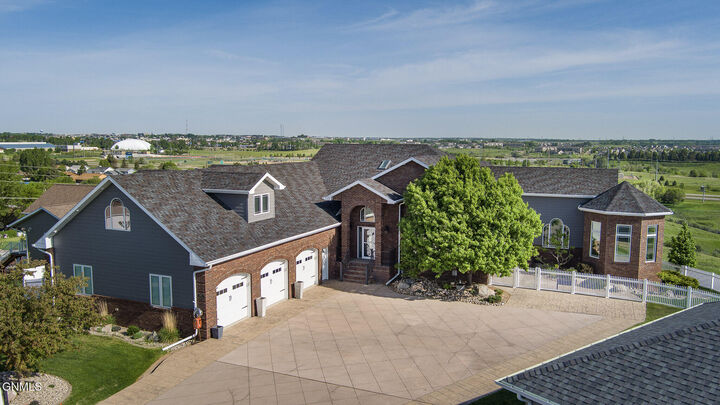 Property Photo:  1916 Harding Place  ND 58501 