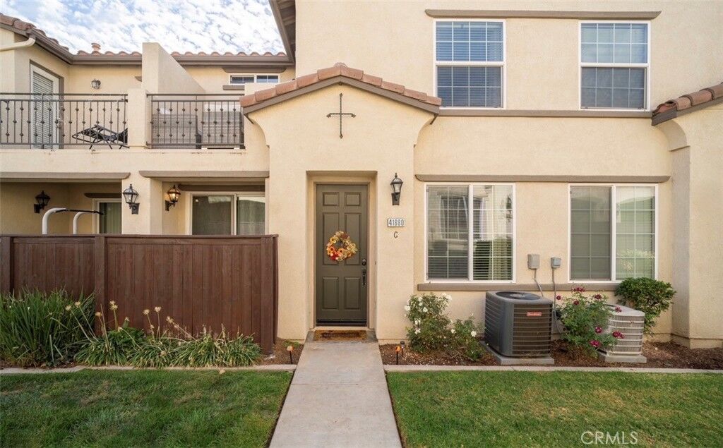 Property Photo:  41880 Davenport Way C  CA 92562 