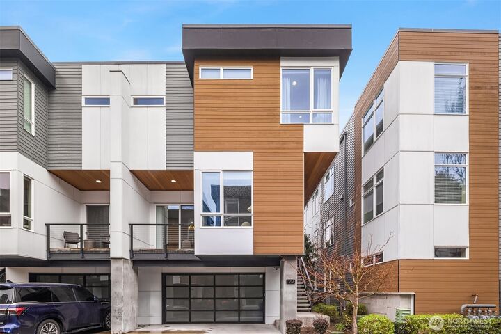 Property Photo:  214  4th Court S 6  WA 98033 