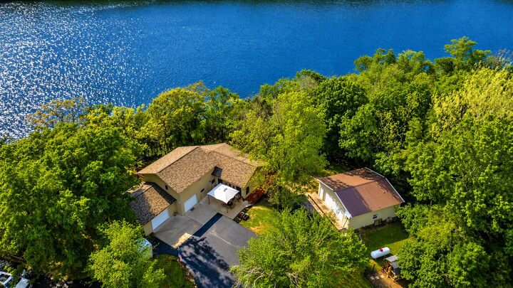Property Photo:  18992 Eagle Point Road  MO 65641 