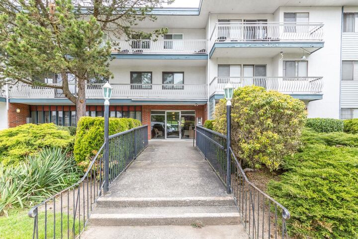 Property Photo:  17707 57A Avenue 321  BC V3S 1J2 
