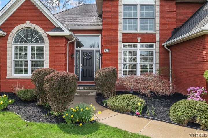 Property Photo:  102 Covent Garden Lane  NY 14221 