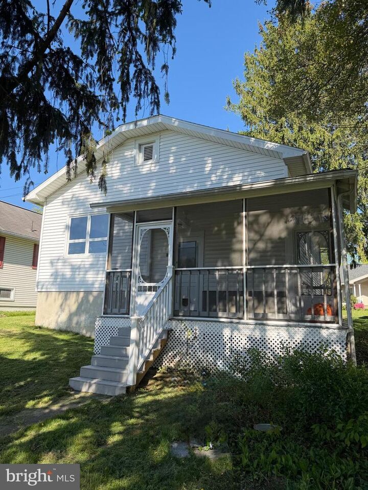 Property Photo:  612 2nd St  PA 17070 