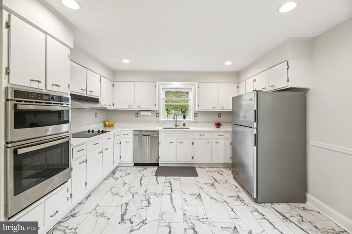 Property Photo:  5817 Dawes Avenue  VA 22311 