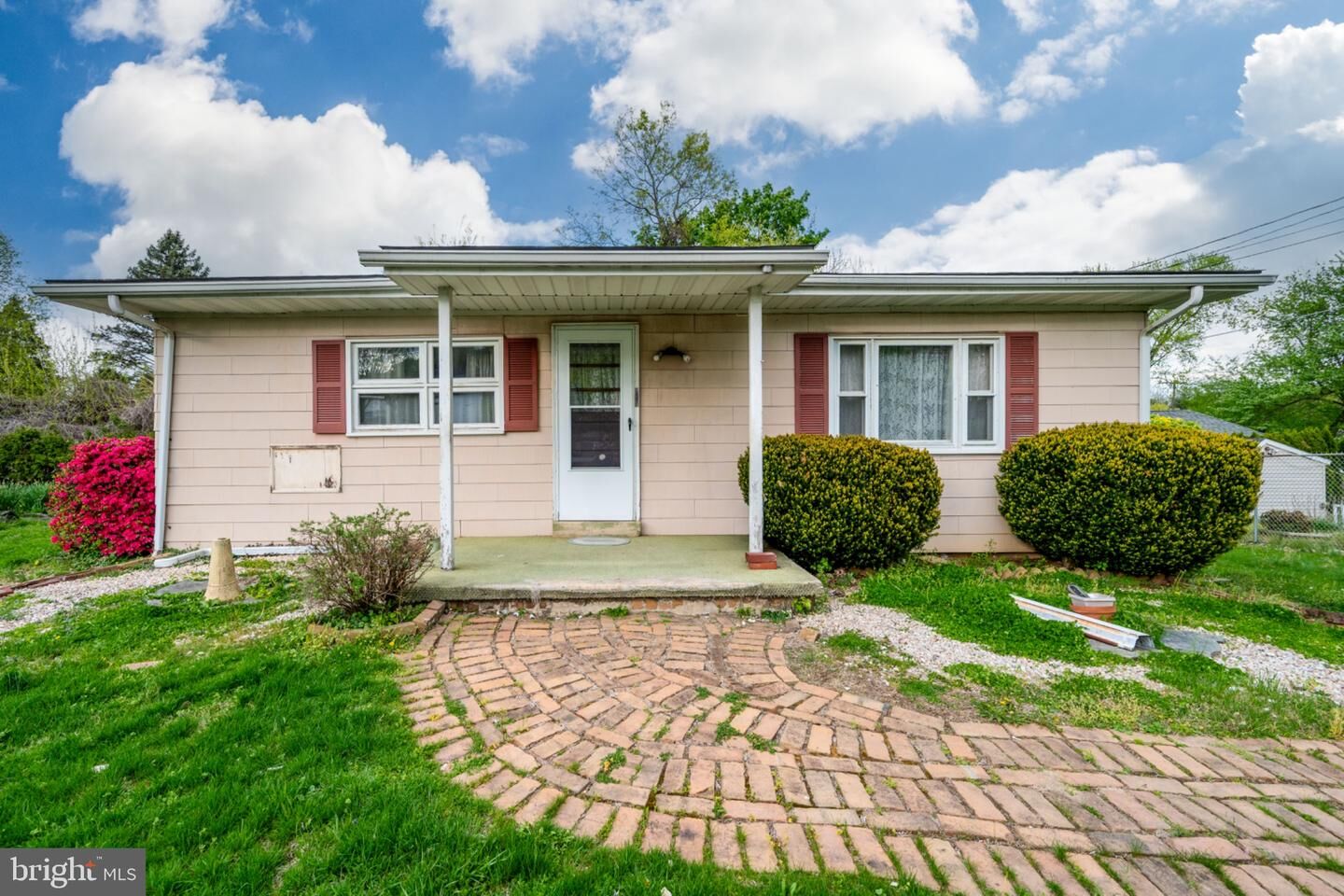 Property Photo: 1430 Logan Street PA 19607