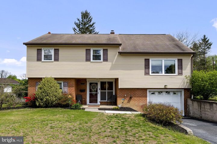 Property Photo:  507 Clermont Drive  PA 17112 