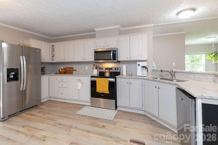 Property Photo:  205 Sleepy Hollow Drive  NC 28754 