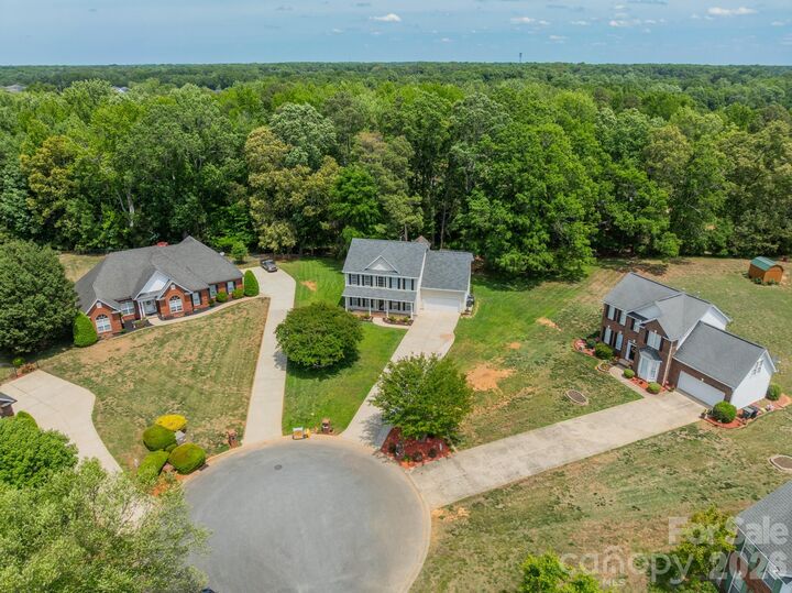 Property Photo:  1401 Kent Court  NC 28110 