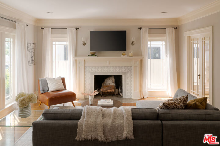 Property Photo: 101 N Arden Blvd CA 90004