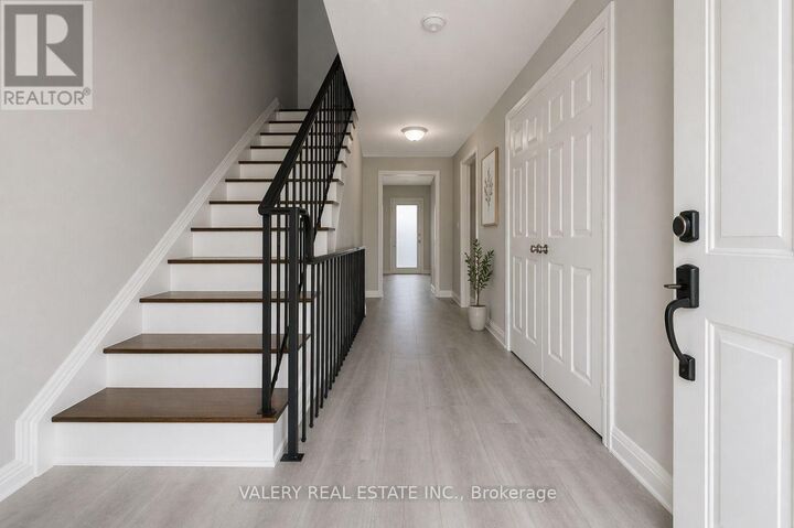 Property Photo:  25 Romfield Circuit 4  ON L3T 3H4 