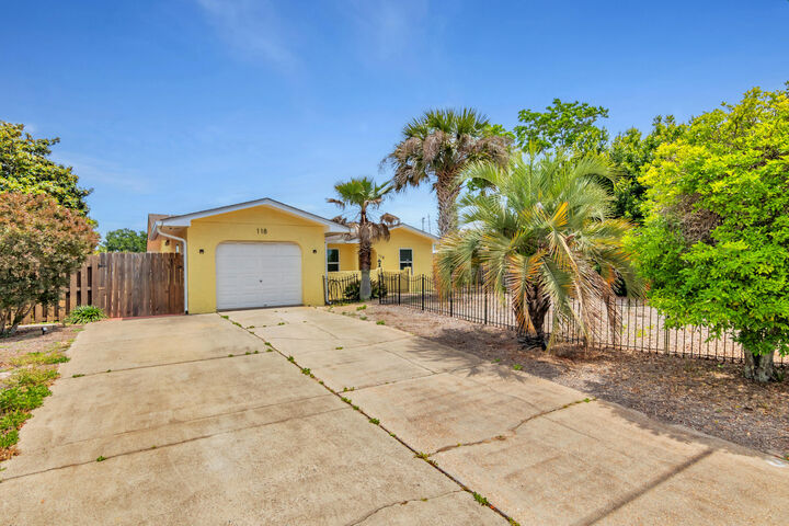 Property Photo:  118 Lakeside Circle  FL 32413 