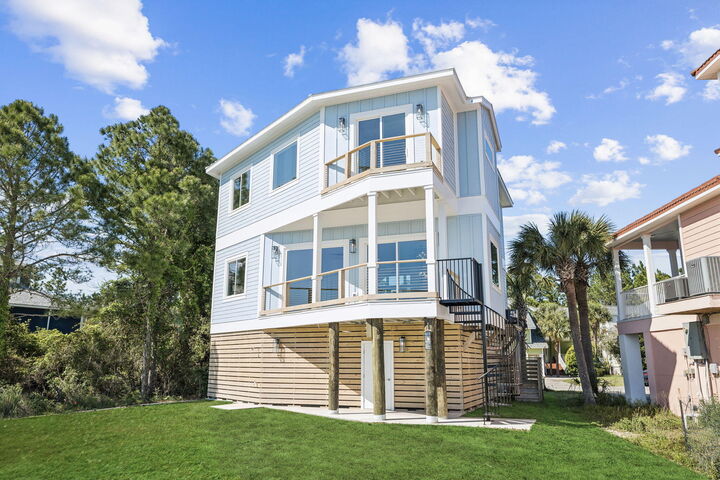 Property Photo: 232 Tecumseh Lane FL 32569