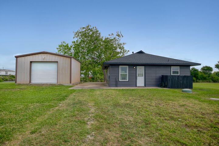 Property Photo:  5131 County Road 868E  TX 77422 