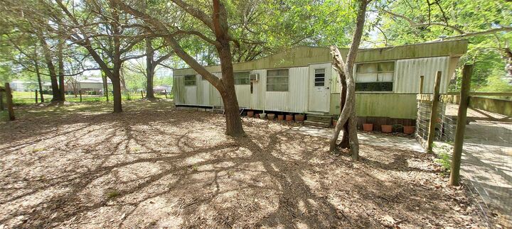 Property Photo:  324 E Second Street  TX 75845 