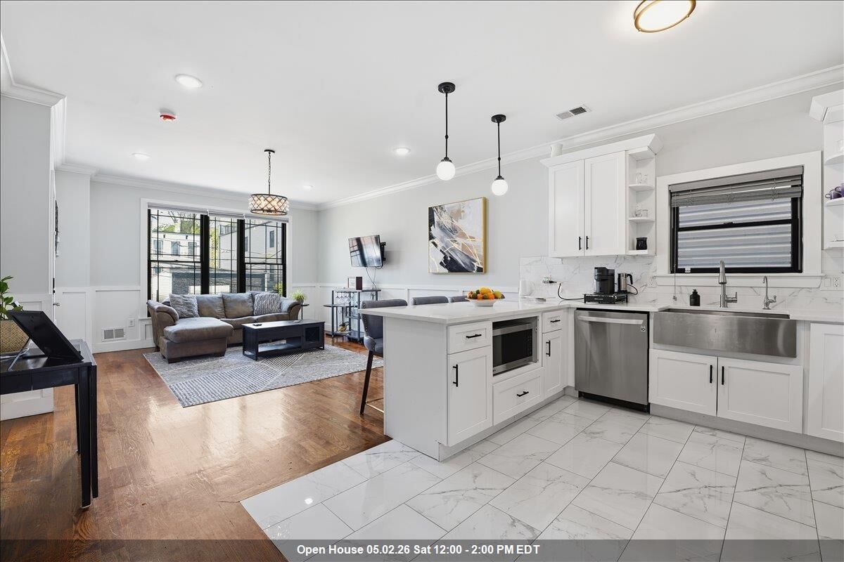 Property Photo:  127 Zabriskie St 1  NJ 07307 