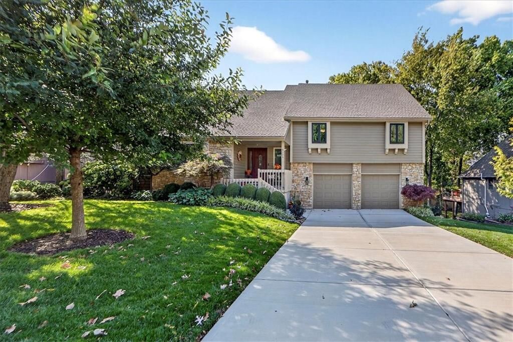 Property Photo:  8326 Richards Road  KS 66215 