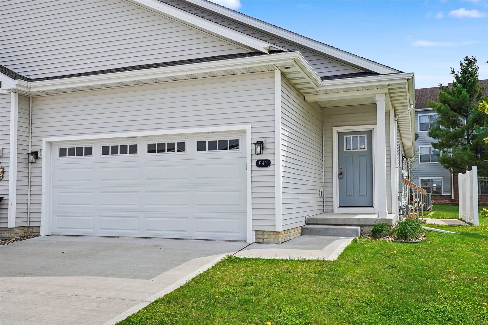Property Photo:  841 Sawgrass Drive  IA 50211 
