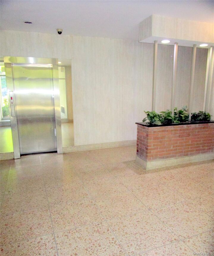 Property Photo:  123 Valentine Lane 4E  NY 10705 