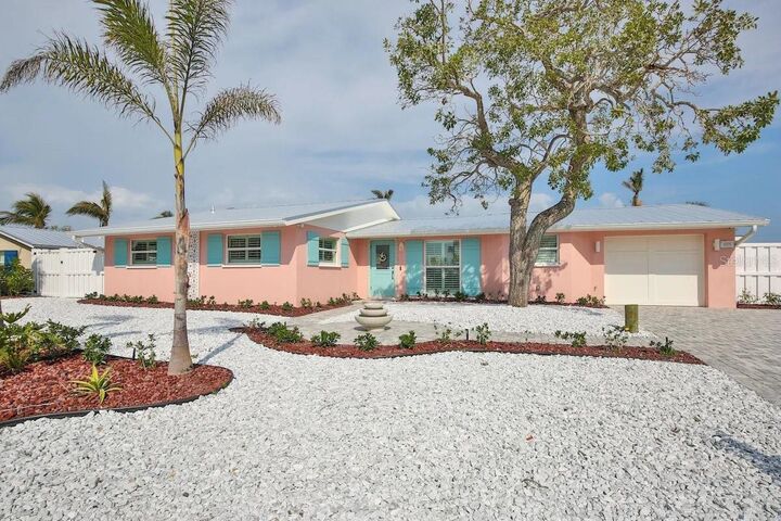 Property Photo:  605 Concord Lane  FL 34217 