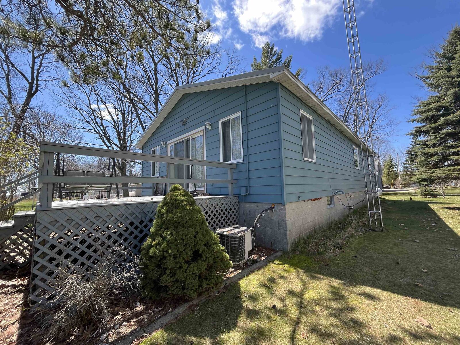 Property Photo:  2406 Oak Road  MI 48650 