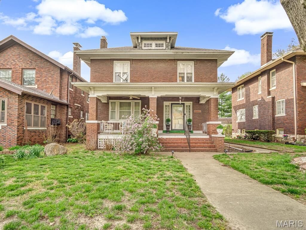 Property Photo:  1005 E Monroe Street  IL 62220 