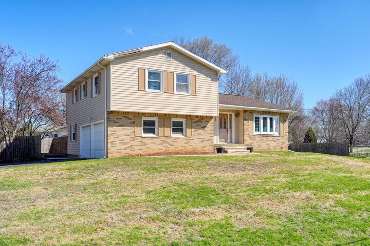 Property Photo: 1190 Ferndale Road MI 49201