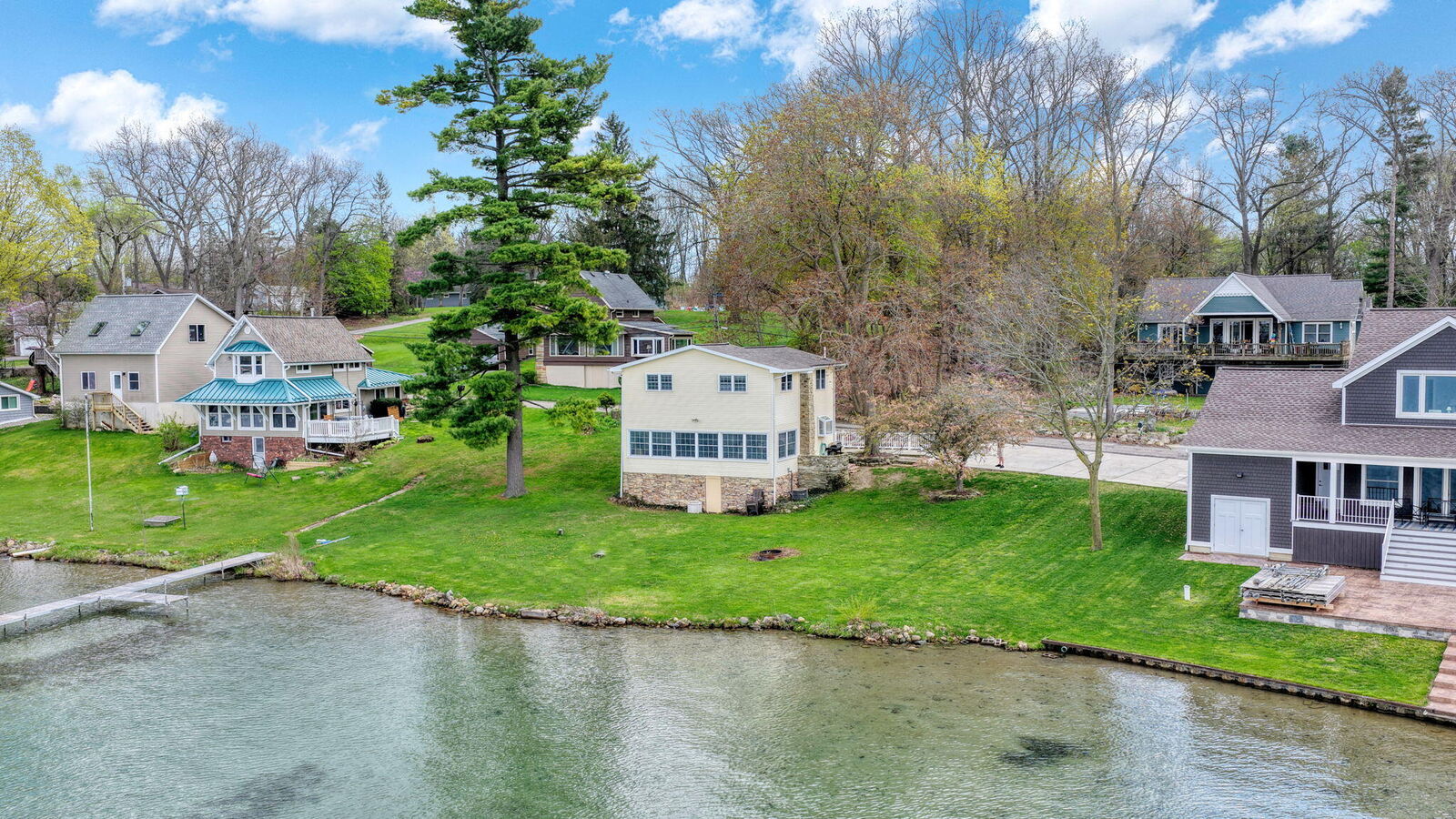 Property Photo:  425 Oakwood Avenue  MI 49234 