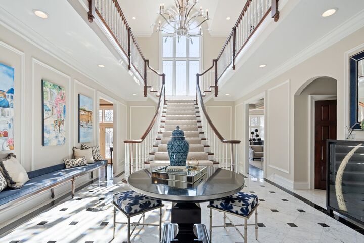 Property Photo:  