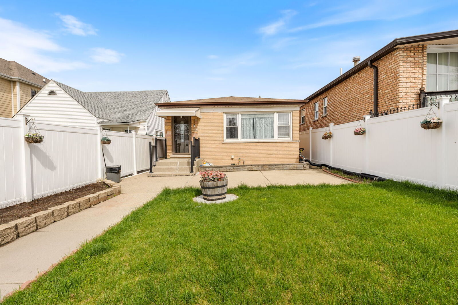 Property Photo: 6718 W Forest Preserve Drive IL 60706